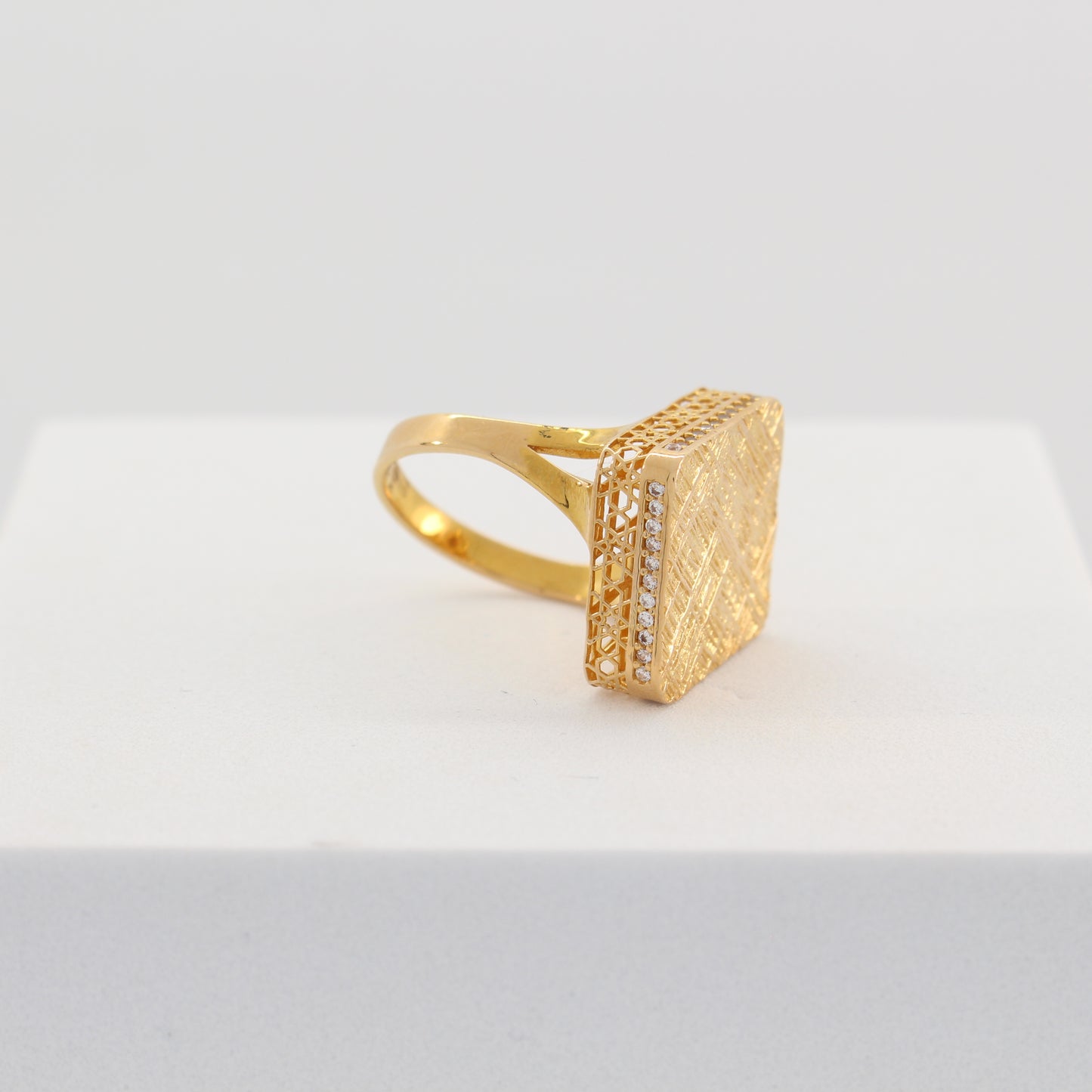 21K Gold Ring (Size 9)
