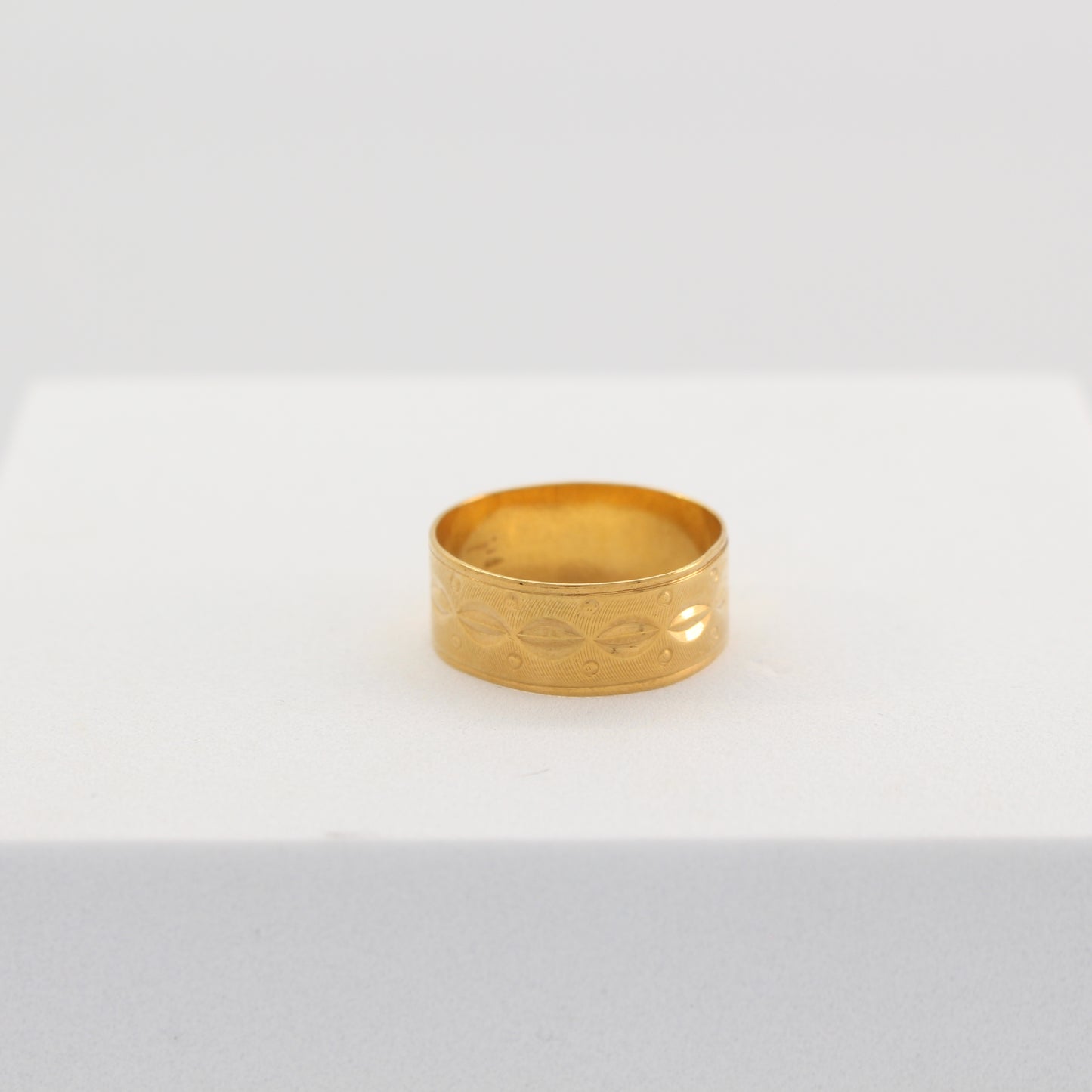 21K Gold Band (Size 7)