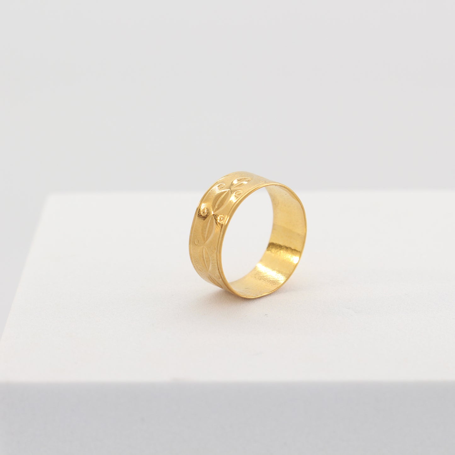 21K Gold Band (Size 7)