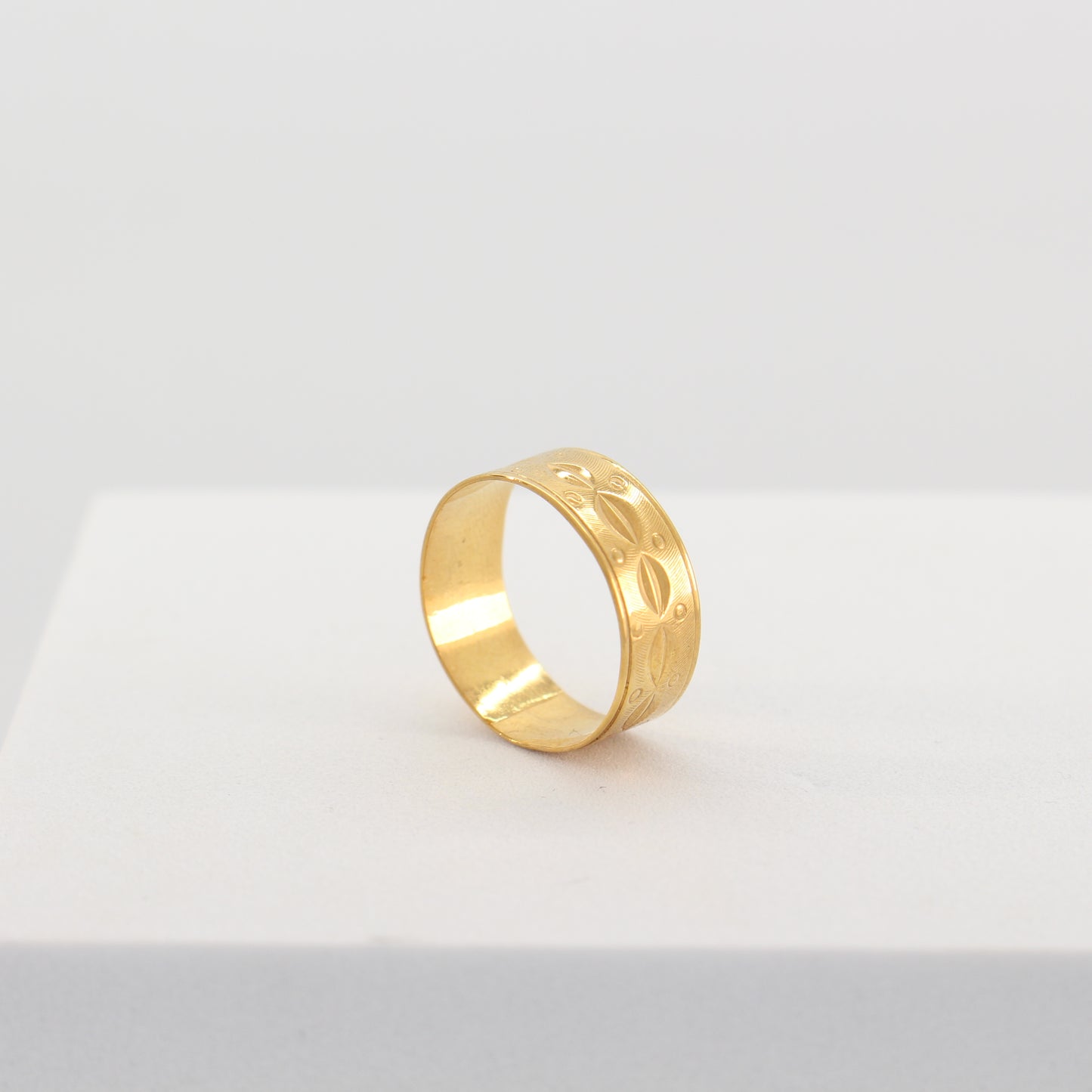 21K Gold Band (Size 7)